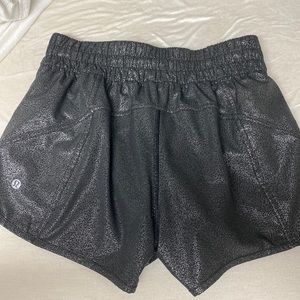 Size 6 lululemon shorts